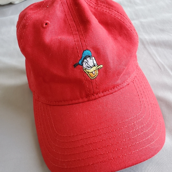 DISNEY Donald Duck Dad Hat in Red - Picture 1 of 3